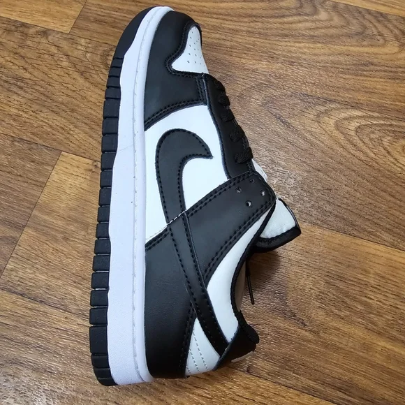 Nike Panda Dunks - Picture 10 of 10